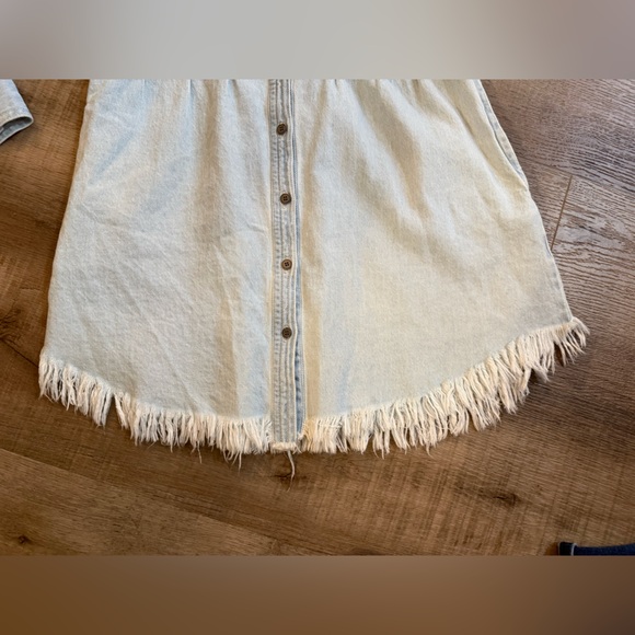 RISEN Light Denim Shirt Dress in Pale Blue Size Medium NWOT - Picture 12 of 13